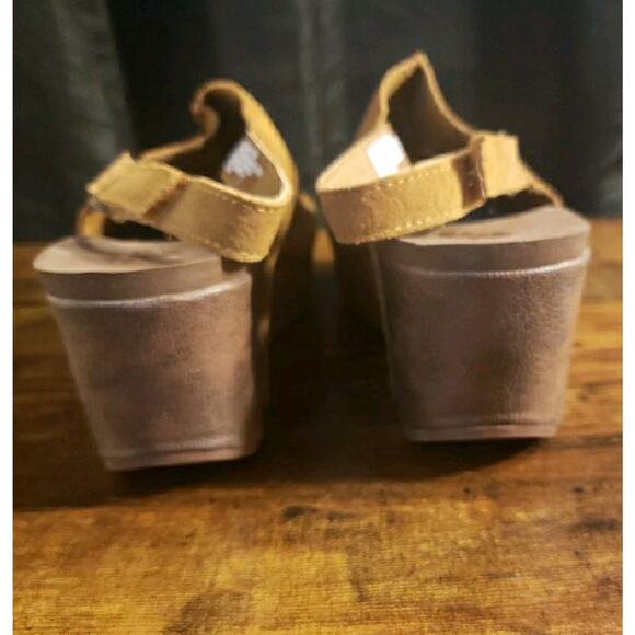 Yellow Box Women's Size 7 Redding Wedge Sandals Platform Heels Leather Suede Tan - Picture 3 of 8